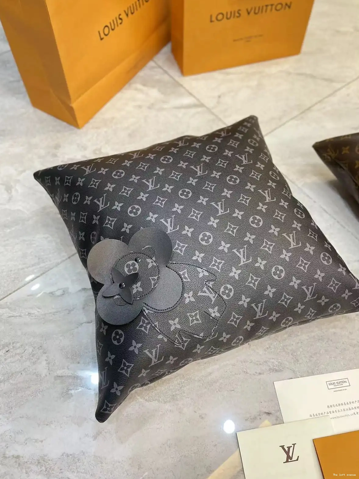 VIVIENNE CUSTOM PILLOW LV 0526